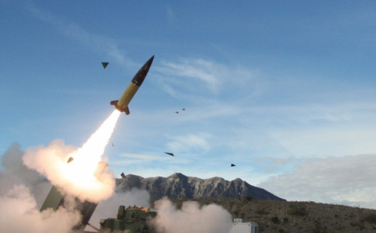 Tên lửa đạn đạo chiến thuật ATACMS Mỹ cân nhắc cung cấp cho Ukraine uy lực ra sao?