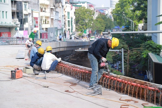 Hà Nội sắp thông xe cầu vượt chữ C tại nút giao Chùa Bộc - Phạm Ngọc Thạch