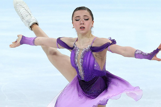 'Thiên thần trượt băng' nước Nga tuổi 17 mặc style trưởng thành được khen ngợi