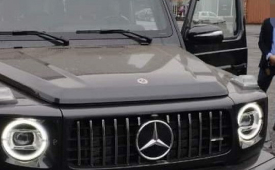 Xe Mercedes G63 giá 12 tỷ đồng bị "bỏ rơi" ở cảng Hải Phòng