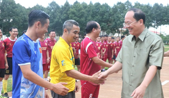 Phó bí thư Thành ủy Nguyễn Hồ Hải thăm Sư đoàn 302