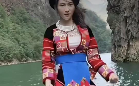 Lê Bống bị la ó vì mặc trang phục dân tộc, nhảy tiktok trên sông Nho Quế