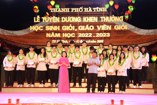 TP Hà Tĩnh tuyên dương 239 học sinh, giáo viên giỏi