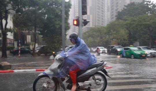Chiều tối nay miền Bắc mưa dông lớn