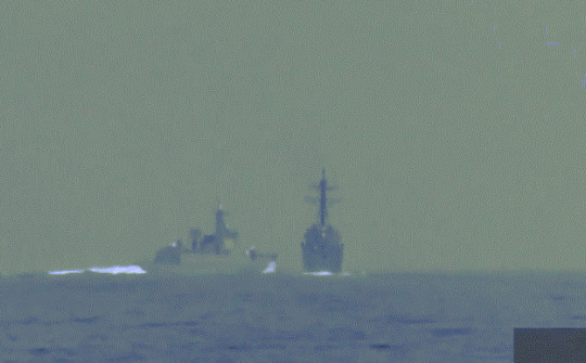 Global News: Tàu chiến Trung Quốc chạm trán tàu chiến Mỹ, Canada đang di chuyển qua eo biển Đài Loan