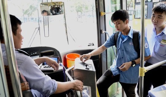 Dân TP.HCM đi xe buýt không cần tiền mặt