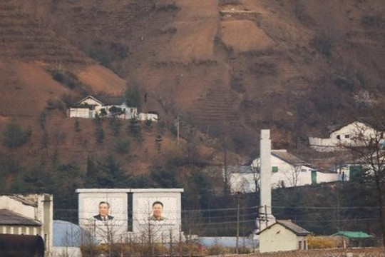 Reuters: Chùm ảnh cuộc sống làng quê Triều Tiên qua góc máy ở nơi biên giới