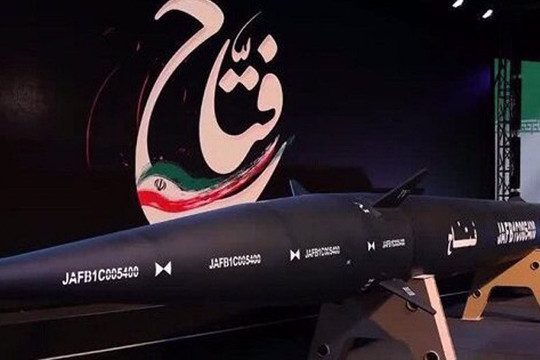 Iran tiết lộ tên lửa siêu thanh có thể chọc thủng mọi lá chắn
