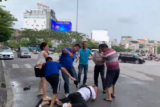 Tạm giữ hình sự chủ cửa hàng quạt điện đánh phóng viên nhập viện ở Hà Nội