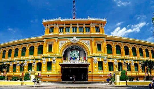 Khách Tây choáng ngợp trước kiến trúc Bưu điện TP Hồ Chí Minh: Như đang rời khỏi châu Á sang châu Âu
