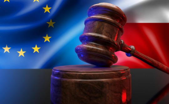 Ủy ban châu Âu kiện Ba Lan về luật mới liên quan đến Nga
