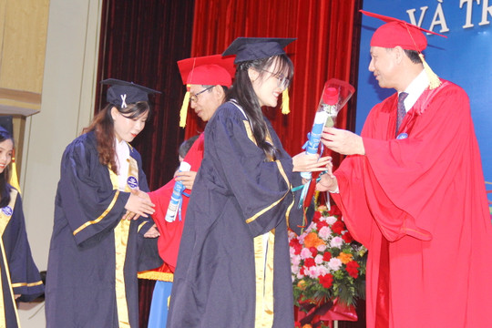 Trường ĐH Sư phạm Hà Nội trao bằng cử nhân cho hơn 1300 sinh viên