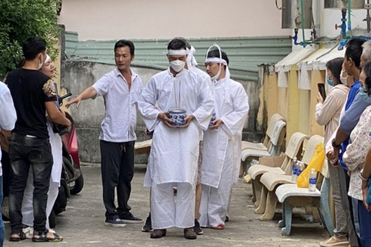 2 cháu từ Thái Bình vào Nha Trang thăm ông nội thì nhà bị cháy, cả 3 tử vong
