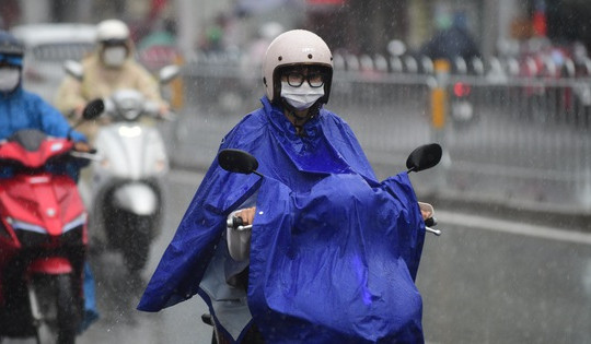Hôm nay Bắc Bộ ngày nắng trở lại, Nam Bộ mưa dông