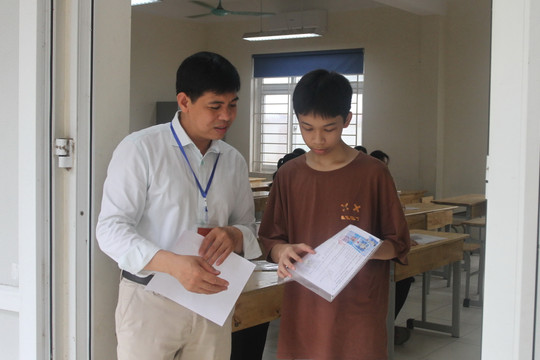 2 thí sinh thi vào lớp 10 Hà Nội vi phạm quy chế buổi đầu tiên
