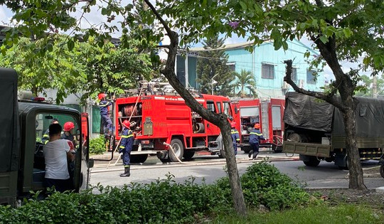 TP HCM: Cảnh sát dùng flycam chữa cháy ở KCX Linh Trung 1