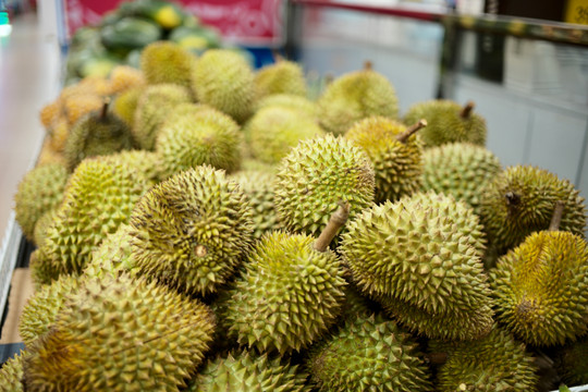 Trung Quốc chi tiền gấp 5 để mua rau quả, xe chở sầu riêng ùn ùn lên cửa khẩu