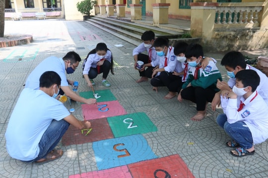 Sân chơi hè bị… đánh cắp