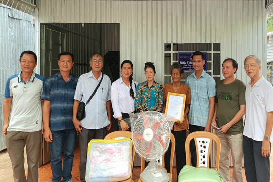 An Giang trao 500 phần quà cho đồng bào Khmer nghèo huyện Tri Tôn