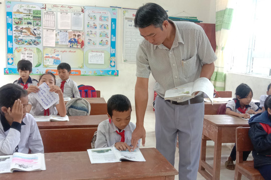 Thầy giáo người Ê-đê chia sẻ biện pháp rèn kỹ năng đọc