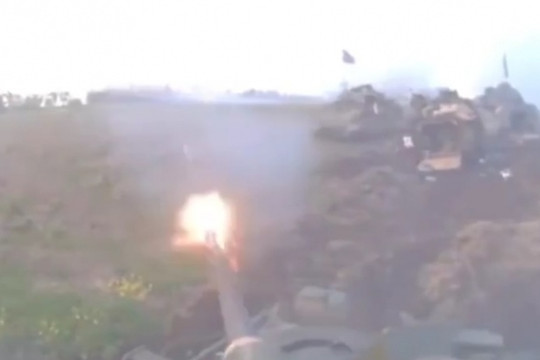 Cận cảnh bên trong đội hình thiết giáp Ukraine bị kẹt giữa bãi mìn quân Nga