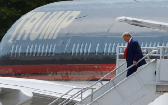 Cựu Tổng thống Mỹ Trump đến Miami để hầu toà