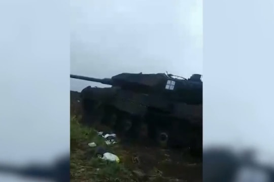 Video: Nga 'bắt sống' xe tăng Leopard 2 của Ukraine