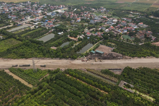 Toàn cảnh tuyến tránh kết nối đường liên tỉnh Hà Nội - Hưng Yên với cao tốc Hà Nội - Hải Phòng đang xây dựng