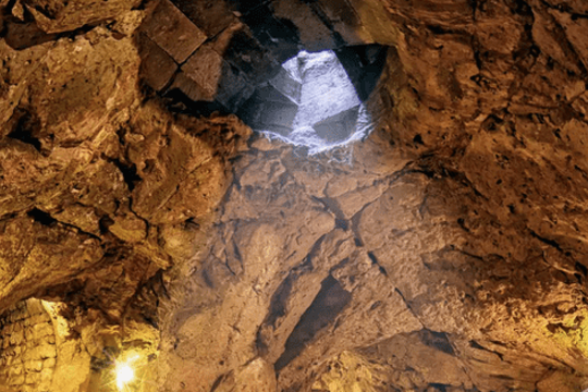 Cải tạo nhà, người đàn ông phát hiện bí mật khó tin bên dưới tầng hầm