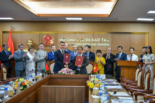 Việt Nam và Belarus ký kết hợp tác về giáo dục