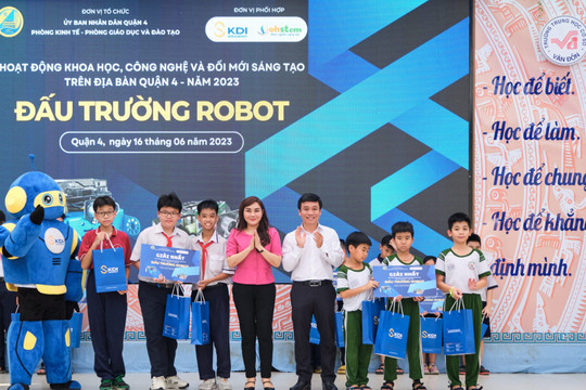 Gần 100 học sinh TPHCM tranh tài tại cuộc thi 'Đấu trường Robot'