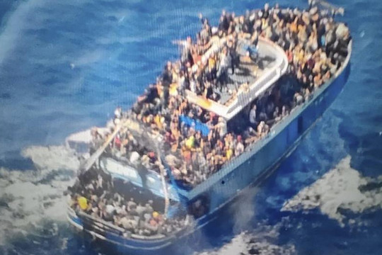 Vụ đắm tàu ​​​​Hy Lạp: Có 100 em nhỏ dưới hầm tàu, hơn 100 người sống sót đều là đàn ông