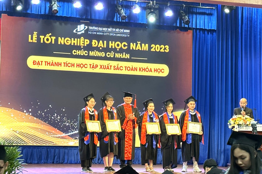Nhiều sinh viên Trường ĐH Mở TPHCM tốt nghiệp trước hạn