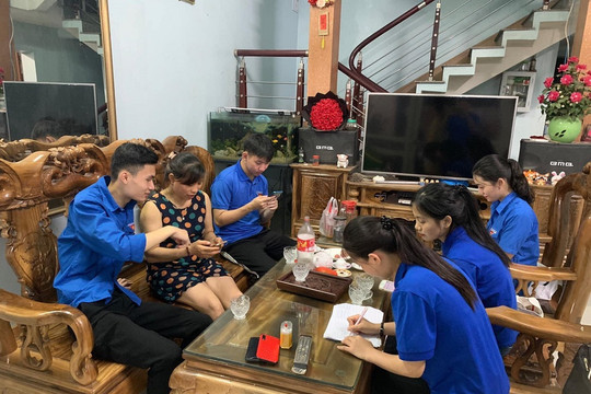 Tuổi trẻ Đại học Thái Nguyên hỗ trợ kích hoạt mã ĐDĐT VneID