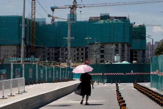 Nỗi khổ trên thị trường bất động sản khổng lồ cạnh Việt Nam: Giảm gần 20% giá nhà vẫn chẳng ai mua, giấc mơ làm giàu tan thành mây khói