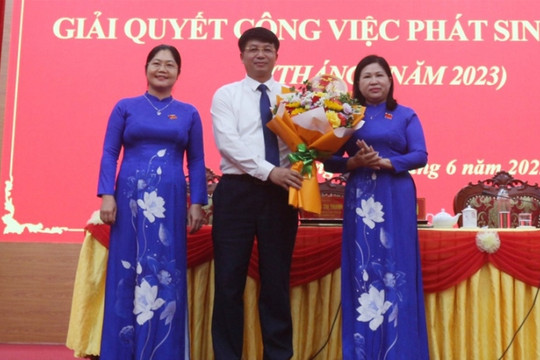 Phê chuẩn bầu Phó Chủ tịch UBND tỉnh Bắc Kạn đối với ông Nông Quang Nhất