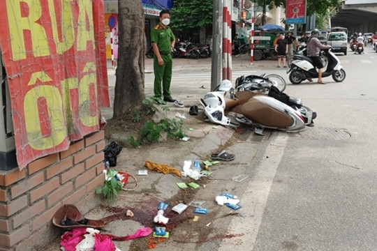 Lao xe máy “tốc độ bàn thờ”, 3 người bị thương nặng