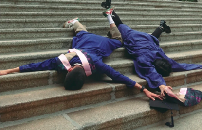 Sinh viên Trung Quốc gây sốt với những bức ảnh lo lắng việc làm