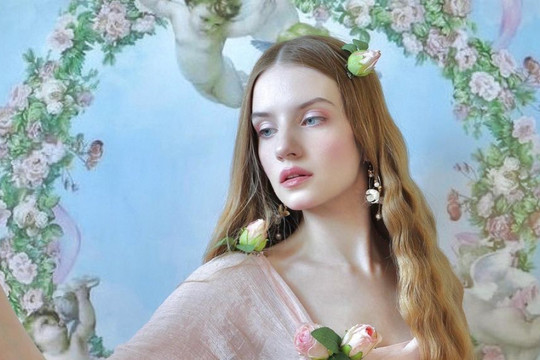 Cô gái Nga chuộng áo nịt thời Phục Hưng khoe nét đẹp như tranh vẽ