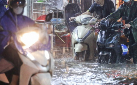 Vì sao có hiện tượng mưa lớn đột ngột, gây ngập úng diện rộng ở Hà Nội tối 20/6?