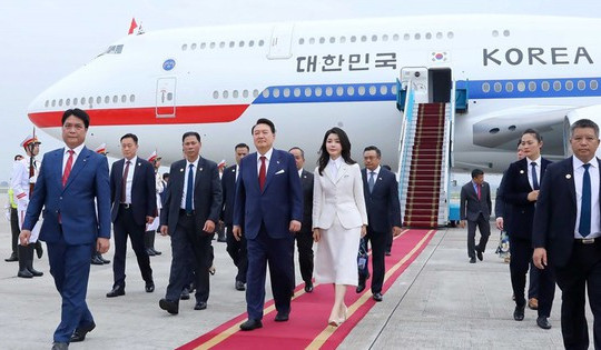 Tổng thống Hàn Quốc Yoon Suk Yeol và Phu nhân tới Hà Nội