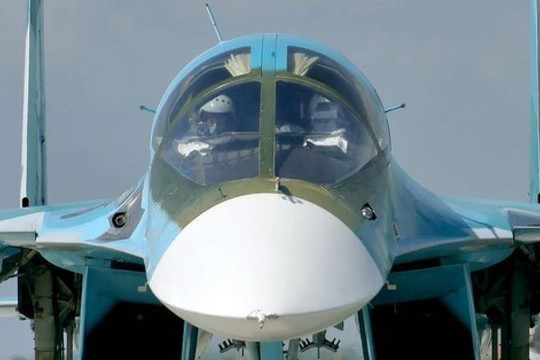 Oanh tạc cơ Su-34 Nga tập kích quân đoàn quốc tế ở Kharkov