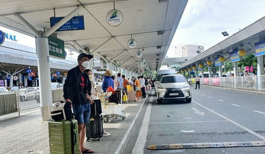 Diễn biến vụ giá cước taxi tăng 10 lần ở sân bay Tân Sơn Nhất
