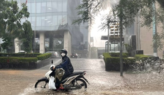 Đón mưa lớn kéo dài, Hà Nội có thể ngập úng diện rộng