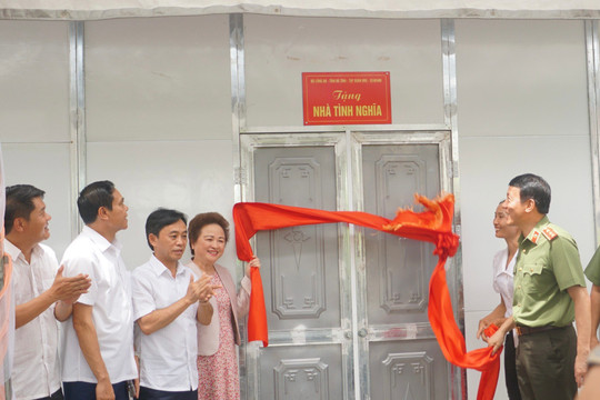Bộ Công an trao tặng 1.000 ngôi nhà cho các hộ khó khăn ở Hà Tĩnh