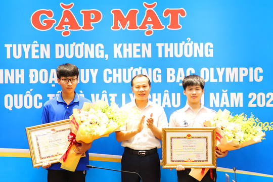 Bắc Giang tuyên dương học sinh đạt huy chương Olympic