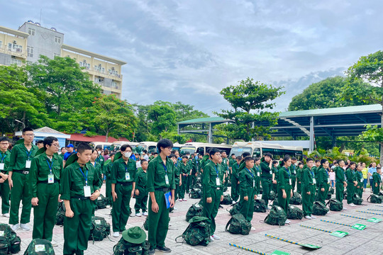 Hàng trăm chiến sĩ nhí Thanh Hóa hào hứng với Học kỳ quân đội
