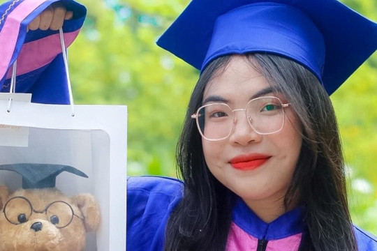 Nữ sinh Huế trở thành thủ khoa đầu ra đại học với điểm gần tuyệt đối