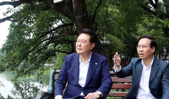 Chủ tịch nước Võ Văn Thưởng cùng Tổng thống Hàn Quốc ăn sáng, đi dạo hồ Gươm
