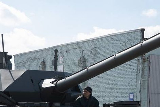 Soi sức mạnh của siêu tăng Nga T-14 Armata được triển khai tại Ukraine